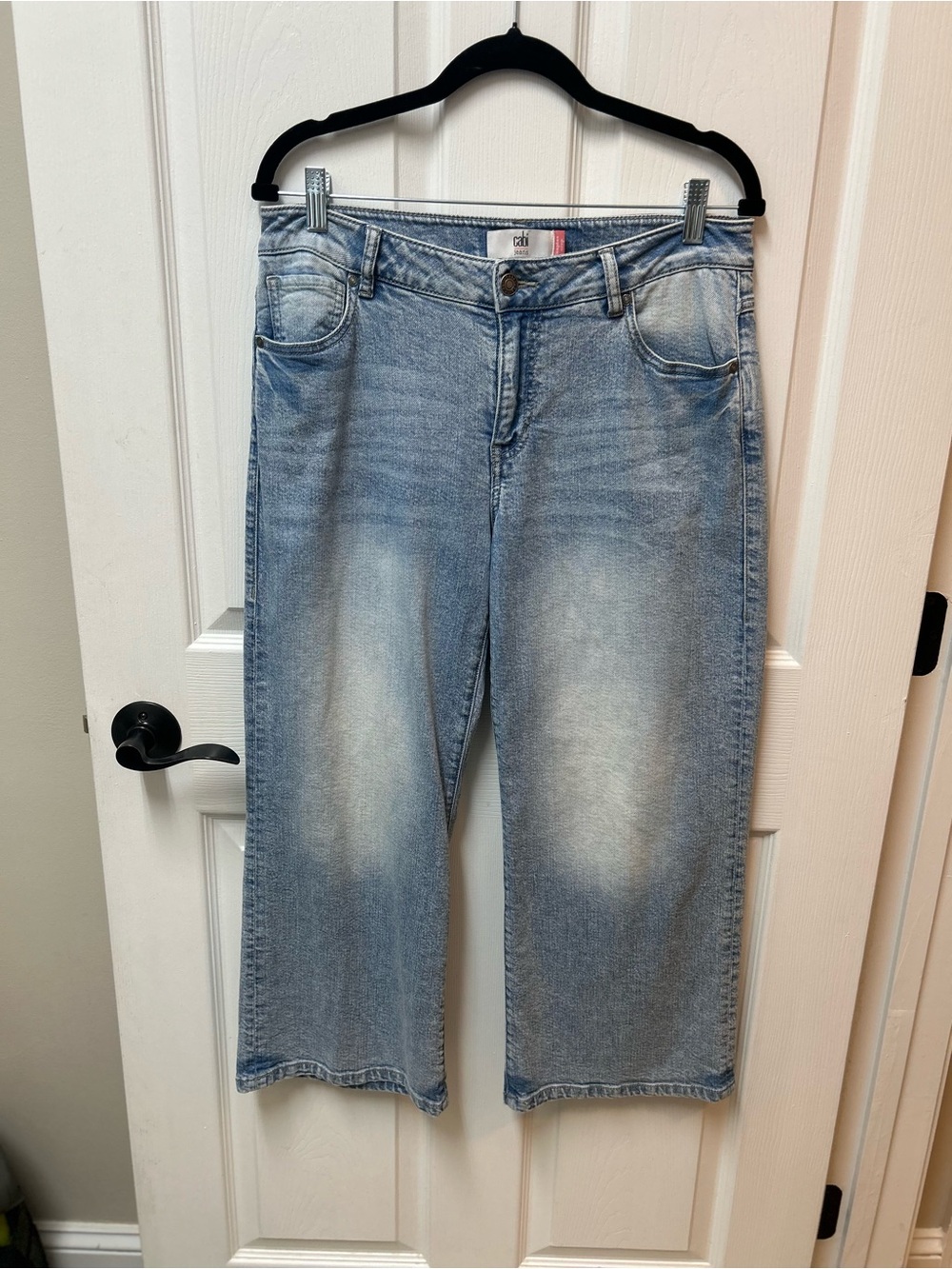 Cabi Naples Crop Light Wash Cropped Wide-Leg Jeans - Picture 2 of 4